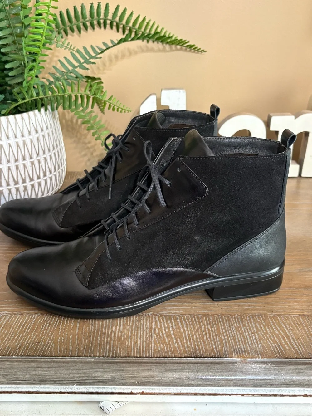 Naot Womens Size 42/ US 11 Black Mistral Leather & Suede Lace-Up Ankle Boots